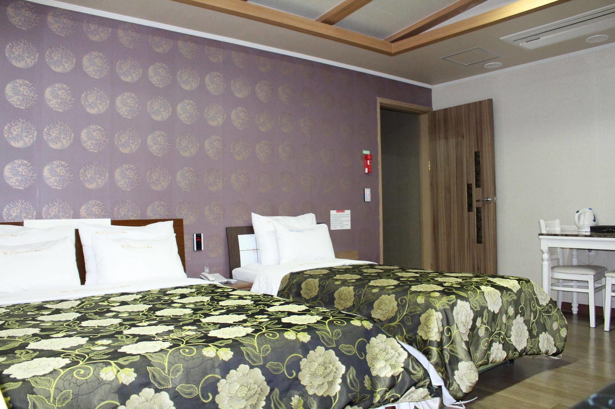 Tiffany Motel Mokpo Bagian luar foto