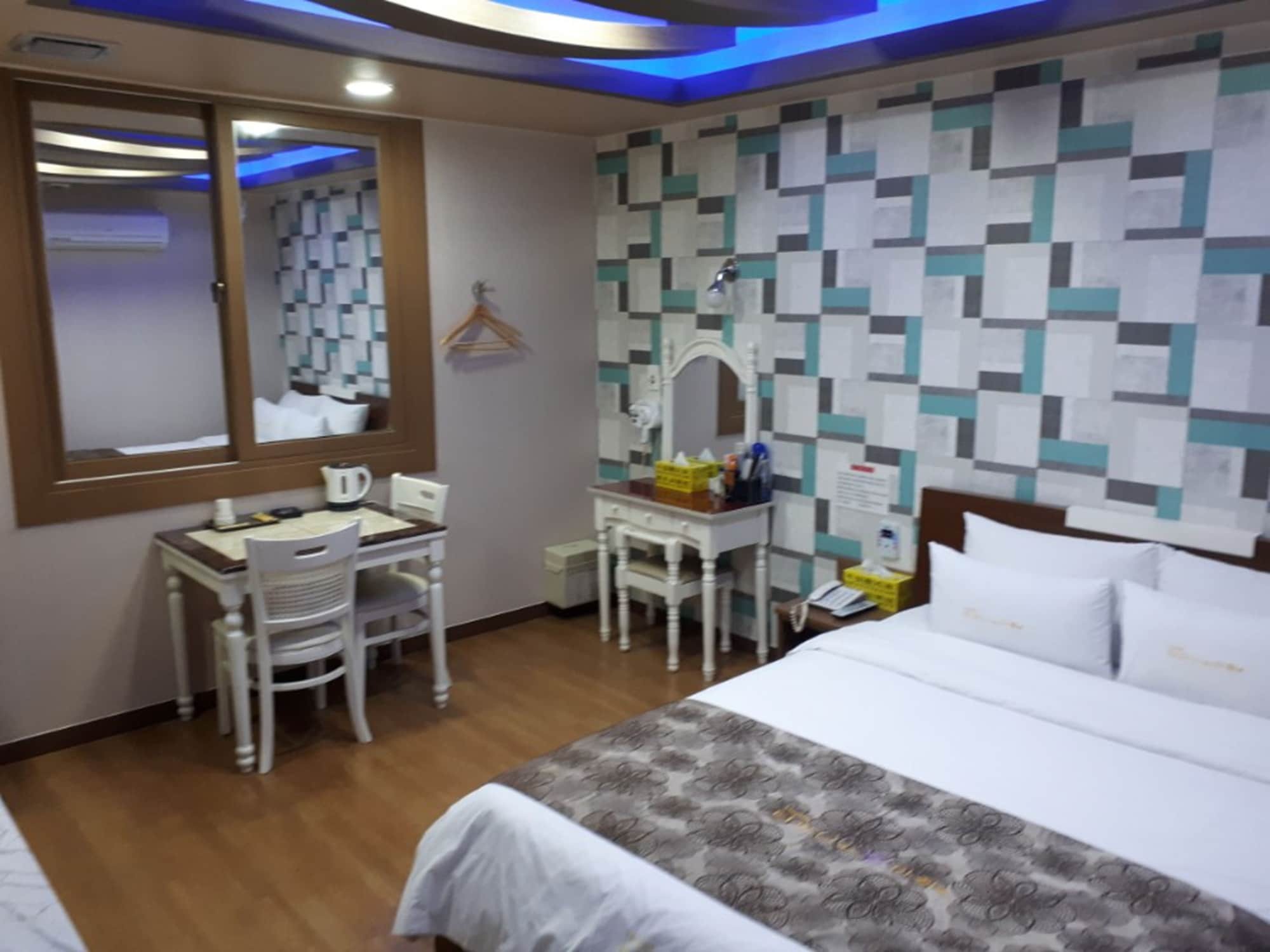 Tiffany Motel Mokpo Bagian luar foto