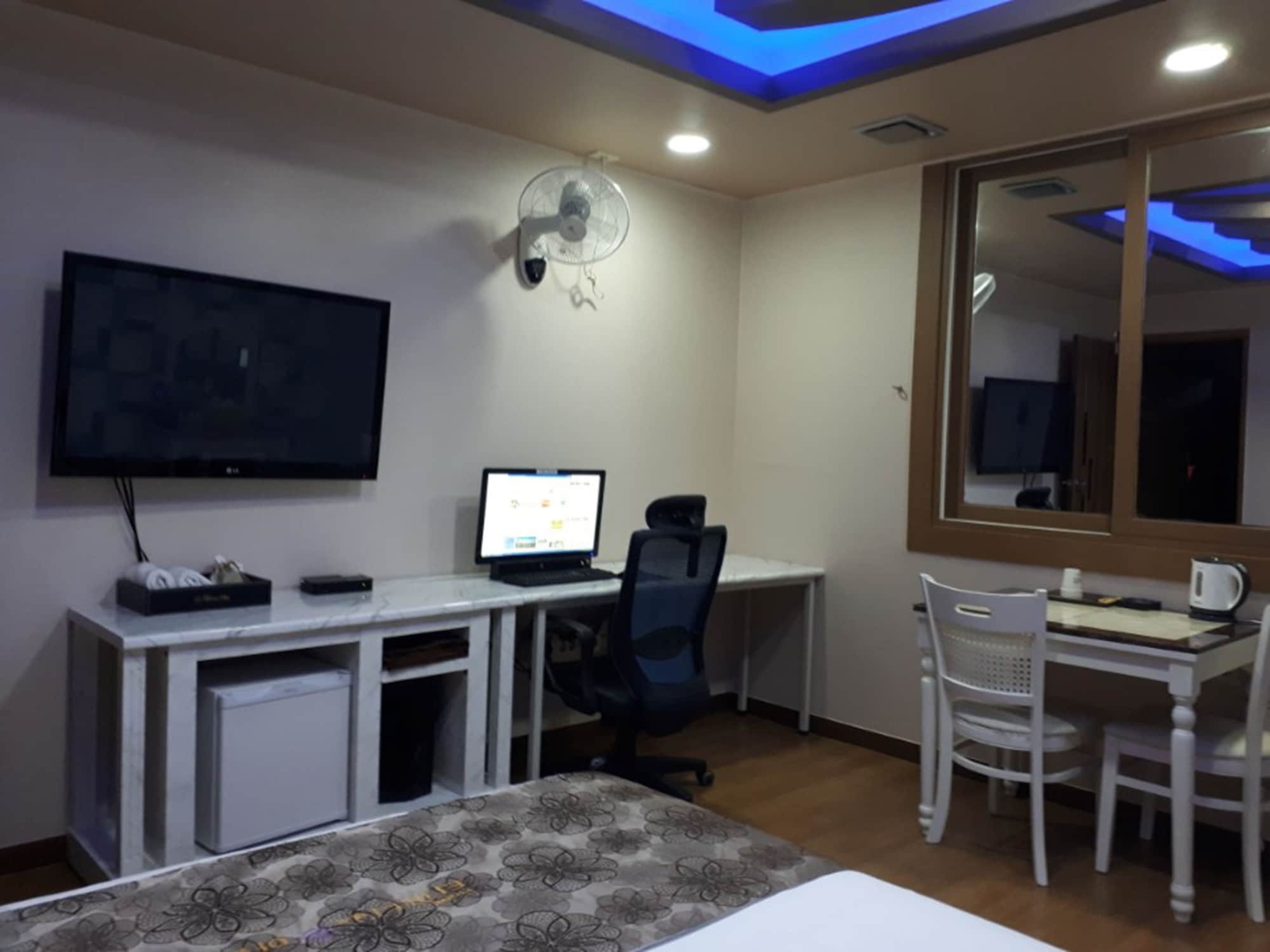Tiffany Motel Mokpo Bagian luar foto